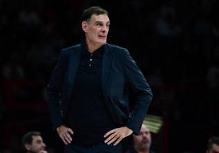 Η ατάκα του Μπαρτζώκα στους παίκτες του σε τάιμ άουτ (vid)