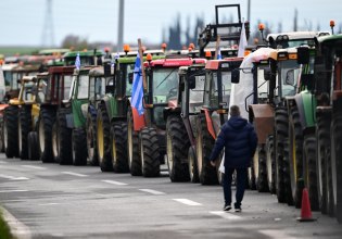 Χριστούγεννα στα μπλόκα υπόσχονται οι αγρότες – Κλιμακώνουν τον αγώνα και αυξάνουν την πίεση στην κυβέρνηση