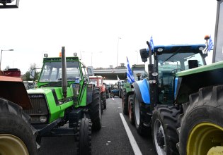 Ράπισμα Χαρίτση στην κυβέρνηση: «ΜΑΤ για σας – ΟΠΕΚΕΠΕ-bet για μας», «σκάνδαλο Δημοκρατίας» οι υποκλοπές