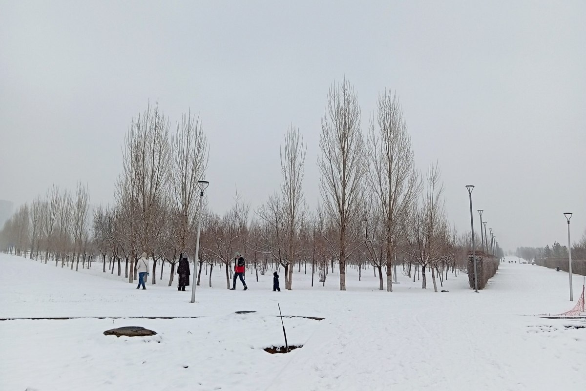 «Έπιασαν» δουλειά οι εκσκαφείς έξω από την «Astana Arena» – Στους -19 η θερμοκρασία πριν το Καϊράτ – Ολυμπιακός (vid)