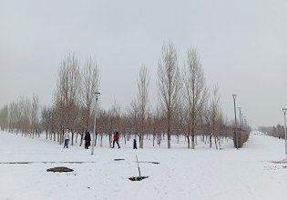 «Έπιασαν» δουλειά οι εκσκαφείς έξω από την «Astana Arena» – Στους -19 η θερμοκρασία πριν το Καϊράτ – Ολυμπιακός (vid)