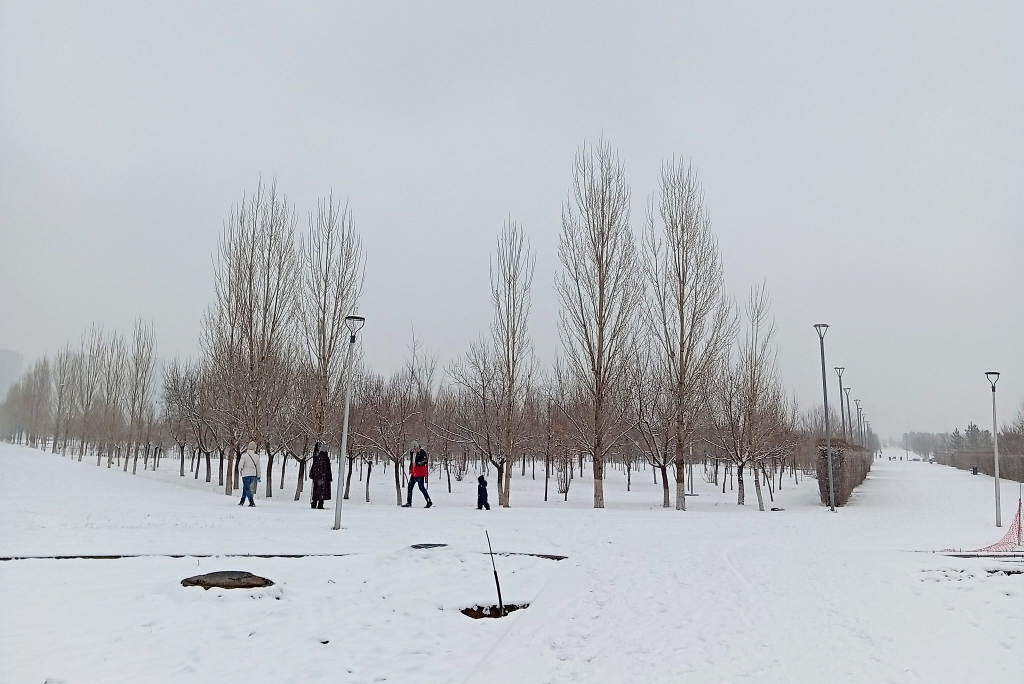«Έπιασαν» δουλειά οι εκσκαφείς έξω από την «Astana Arena» – Στους -19 η θερμοκρασία πριν το Καϊράτ – Ολυμπιακός (vid)