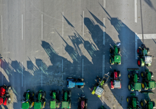 Ανοίγουν τα Μάλγαρα: Οι αγρότες δίνουν στην κυκλοφορία την Εθνική για τις γιορτές
