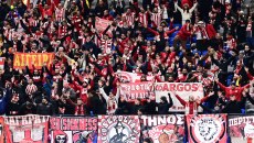 Ούτε κρύο, ούτε χιλιόμετρα: «Ερυθρόλευκη» η εξέδρα και στην Αστάνα (pics)