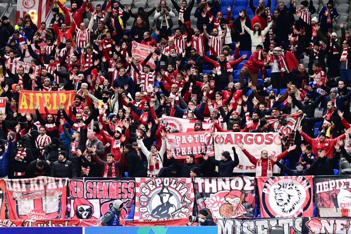 Ούτε κρύο, ούτε χιλιόμετρα: «Ερυθρόλευκη» η εξέδρα και στην Αστάνα (pics)