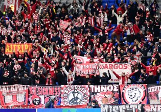 Ούτε κρύο, ούτε χιλιόμετρα: «Ερυθρόλευκη» η εξέδρα και στην Αστάνα (pics)