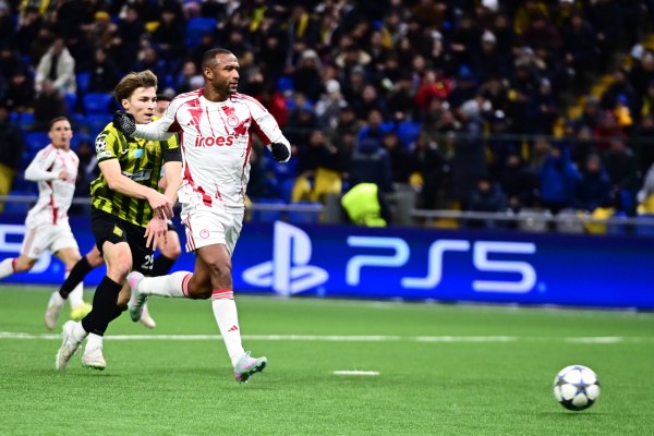 Νέα ευκαιρία του Ελ Κααμπί, νέα επέμβαση του Αναρμπέκοφ (vid)