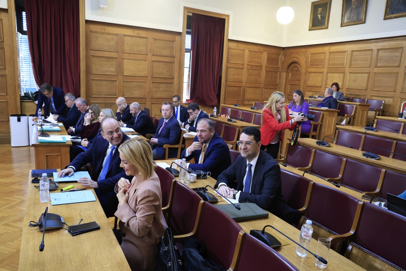 Χάνει την μπάλα η εξεταστική για ΟΠΕΚΕΠΕ: Στον εισαγγελέα αλλά χωρίς σύλληψη η κατάθεση «Φραπέ» – «Δεν έχουμε αρμοδιότητα», λέει η πλειοψηφία