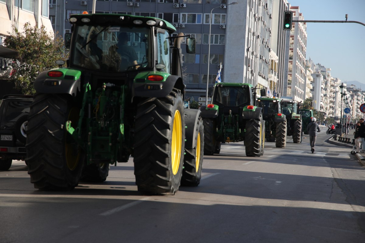Αναχωρούν για τα μπλόκα οι αγρότες που απέκλεισαν το λιμάνι της Θεσσαλονίκης – «Δεν κάνουμε πίσω»