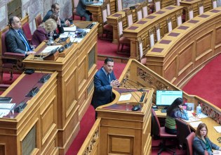 Βουλή: Κόντρα Γεωργιάδη και αντιπολίτευσης για την Υγεία – «Ο υπουργός έχει τη συνταγή του… Χουντίνι»