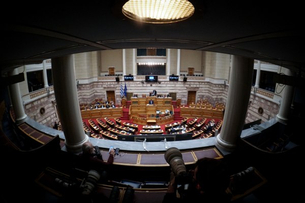 Για… άλλη χώρα μιλούν τα κυβερνητικά στελέχη στη συζήτηση για τον προϋπολογισμό, επιθέσεις στους αγρότες