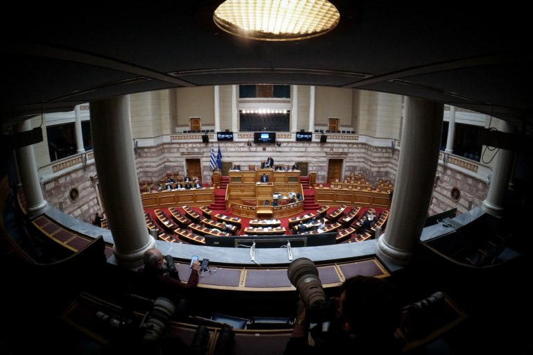 Για… άλλη χώρα μιλούν τα κυβερνητικά στελέχη στη συζήτηση για τον προϋπολογισμό, επιθέσεις στους αγρότες