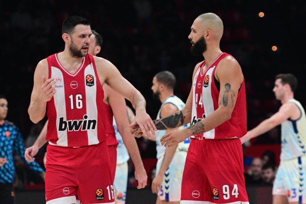 Ολυμπιακός – Βαλένθια 92-99: Black out και τρίτη σερί ήττα για τους Ερυθρόλευκους