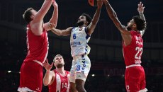 Ολυμπιακός: Το τρίλεπτο «μπλακ άουτ» και το 15-0 της Βαλένθια (vids)