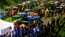 Αγρότες: «Δεν μας τρομάζουν οι εισαγγελείς» – Συνεχίζουν ανυποχώρητα τα μπλόκα, ανοίγουν τα διόδια