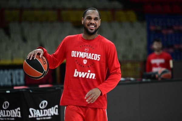 Πότε θα κάνει ντεμπούτο με τη φανέλα του Ολυμπιακού ο Μόντε Μόρις