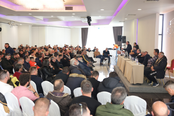 Κλιμάκωση των κινητοποιήσεων αποφάσισαν οι αγρότες