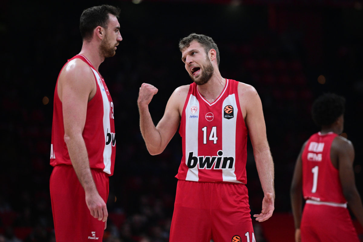 Βεζένκοφ: «Χαρούμενοι για τη νίκη, αλλά πρέπει να βελτιωθούμε»