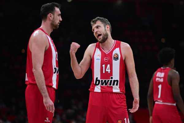 Βεζένκοφ: «Χαρούμενοι για τη νίκη, αλλά πρέπει να βελτιωθούμε»