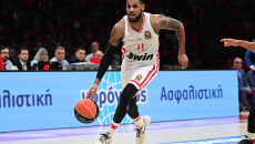 Το πρώτο καλάθι του Μόντε Μόρις με τη φανέλα του Ολυμπιακού (vids)