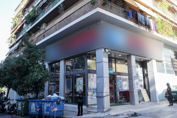 Ιλίσια: Διασωληνωμένος ο συντηρητής ασανσέρ – Τι συνέβη στο σούπερ μάρκετ