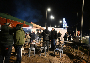 Αγρότες: Προς νέα κλιμάκωση μετά την Πρωτοχρονιά – Γιορτάζουν τα Χριστούγεννα στα μπλόκα, με μουσική και μεζέδες