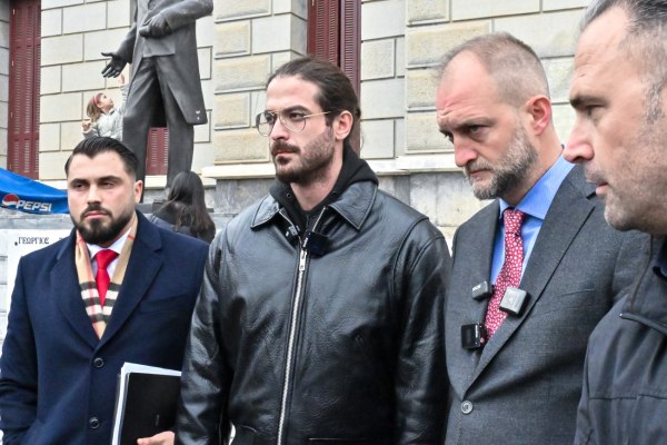 Άρης Μουγκοπέτρος: Ελεύθερος μετά τη μήνυση της συζύγου του – Τη Δευτέρα η εκδίκαση της υπόθεσης