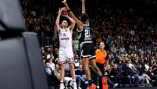 Ο Κώστας Παπανικολάου… ξεμπλόκαρε τον Μπαρτζώκα σε κρίσιμο τάιμ άουτ (vid)