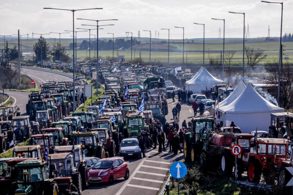 Αγρότες: Αλλάζουν χρόνο στα μπλόκα με ανοιχτούς δρόμους – «Δεν κάνουμε πίσω» λένε στην κυβέρνηση
