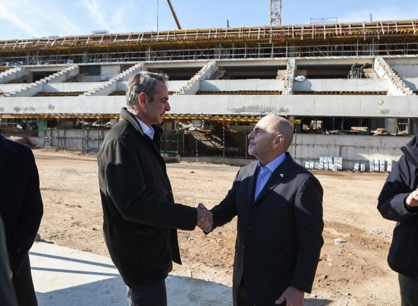 Οι αγρότες με σύνταξη 350 ευρώ στους δρόμους, ο Μητσοτάκης με 300 εκατ. δώρο στον Αλαφούζο