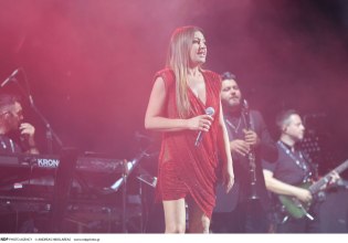 Έλενα Παπαρίζου: Παραμένει στο νοσοκομείο – Τα νεότερα για την κατάσταση της υγείας της