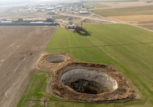 Τι είναι αυτές οι γιγάντιες τρύπες που εμφανίστηκαν ξαφνικά στην Τουρκία;
