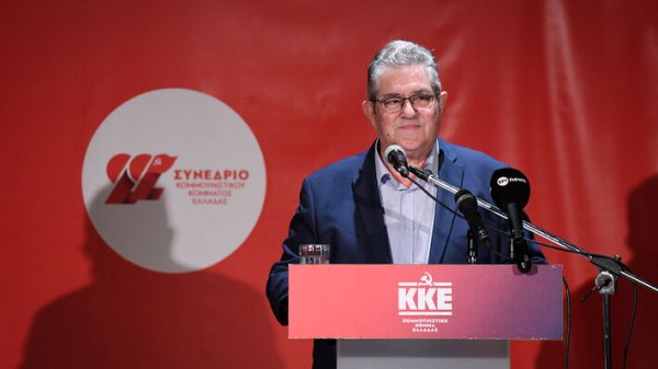 Κουτσούμπας στον Τύρναβο: Είμαστε με τα μπλόκα της αγροτιάς. Είμαστε με όποια μορφή πάλης αποφασίσετε εσείς