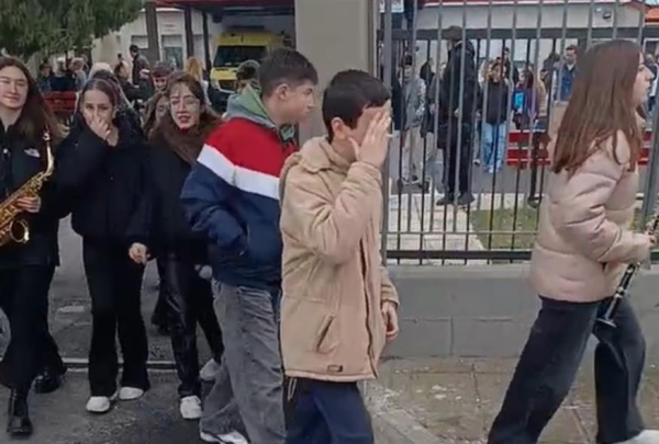 Αμύνταιο: Μαθητές αρνήθηκαν να πουν τα κάλαντα στον Άδωνι και στάθηκαν στο πλευρό των αγροτών