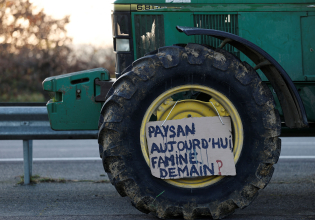 Γαλλία: Στριμωγμένος και ο Μακρόν από τα αγροτικά μπλόκα – Απευθύνει έκκληση για χριστουγεννιάτικη «εκεχειρία»