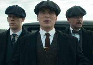 Ο Κίλιαν Μέρφι και οι σκληροτράχηλοι «Peaky Blinders» από το Μπέρμινχαμ επιστρέφουν στις οθόνες μας