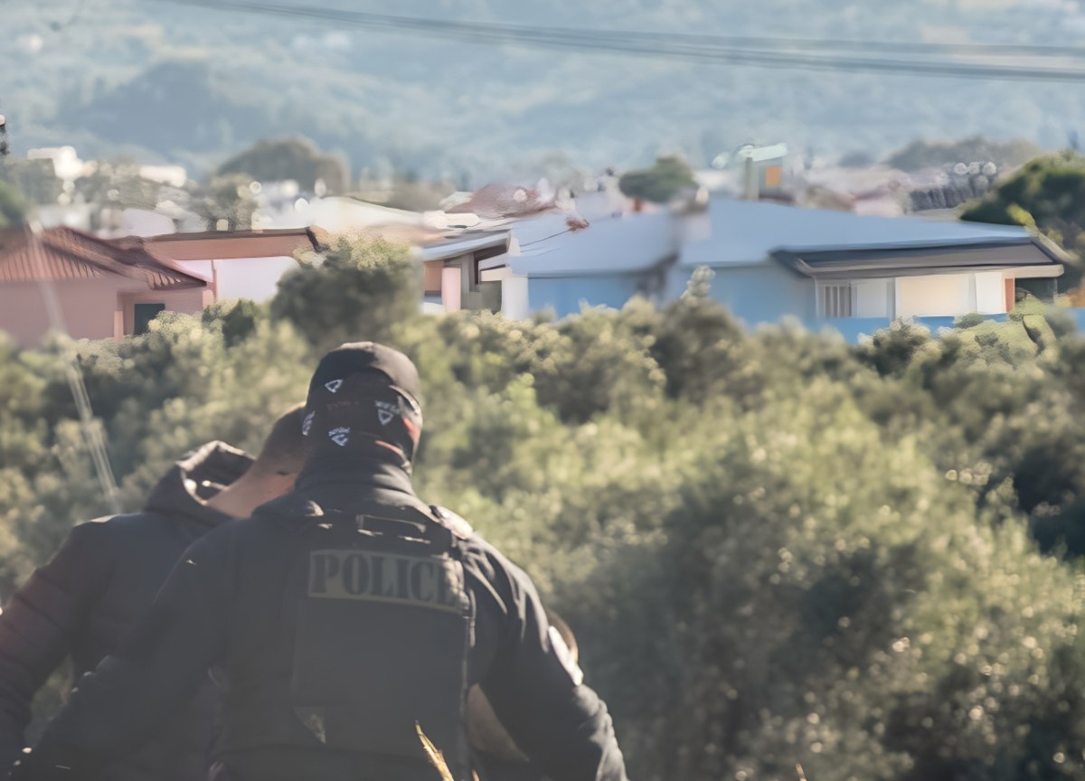 Αγρότες: Ένταση στη Θεσσαλονίκη – Αστυνομικοί πήγαν να ταυτοποιήσουν παραγωγό την ώρα που όργωνε, στο νοσοκομείο αγρότης [βίντεο]