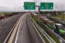 Οι αγρότες παραμένουν στα μπλόκα – «Απέτυχε κάθε προσπάθεια κοινωνικού αυτοματισμού» αναφέρουνλένε