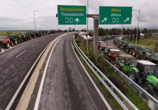 Οι αγρότες παραμένουν στα μπλόκα – «Απέτυχε κάθε προσπάθεια κοινωνικού αυτοματισμού» αναφέρουνλένε