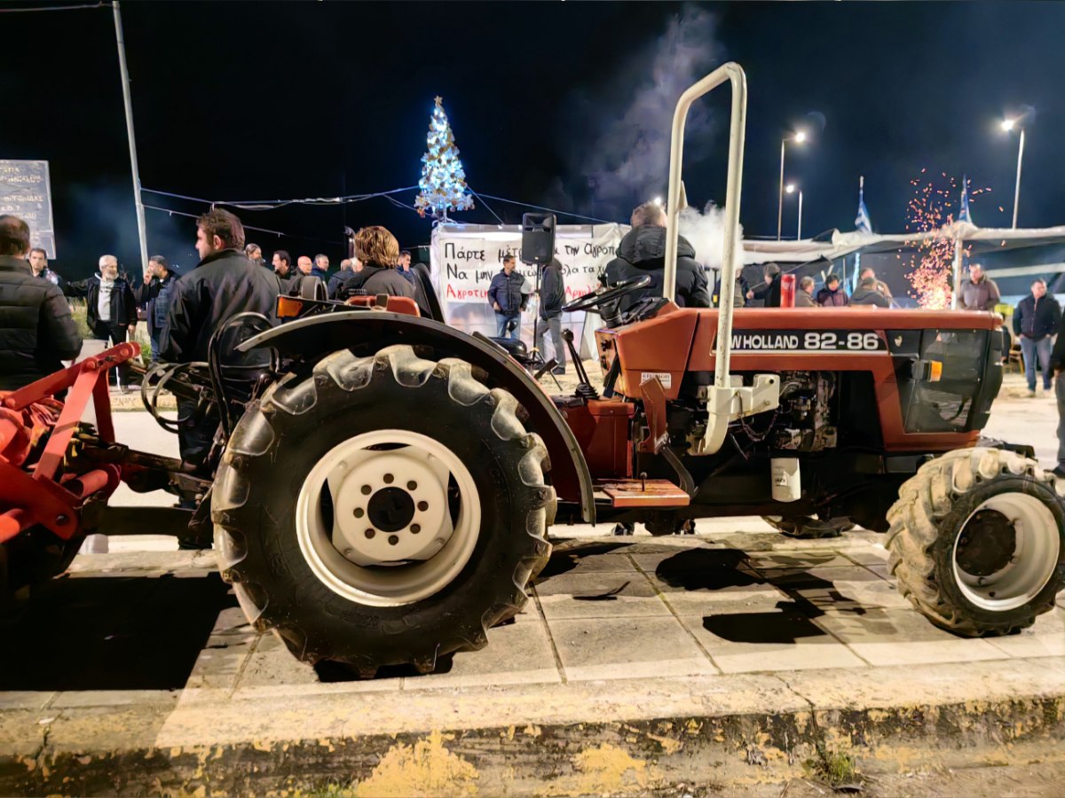 Αγρότες: Η οργή στα μπλόκα μεγαλώνει – «Όχι» στον προσχηματικό διάλογο, κλιμακώνουμε τον αγώνα»