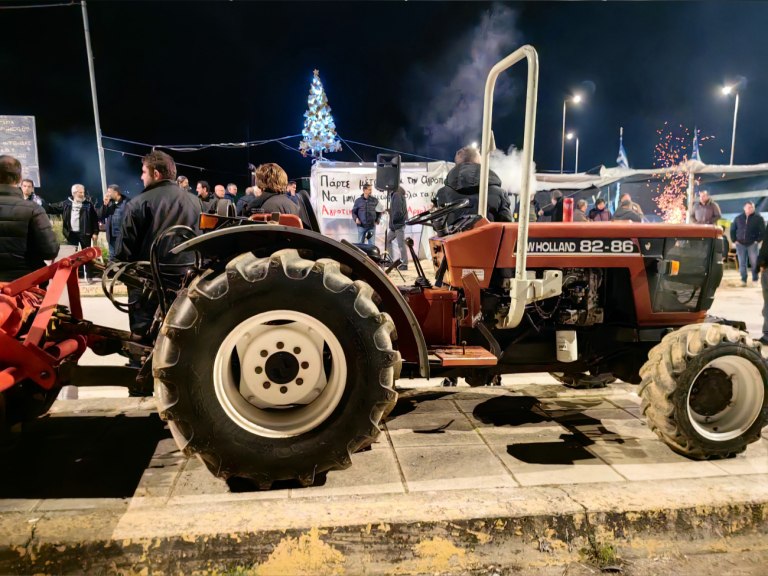 Αγρότες: Η οργή στα μπλόκα μεγαλώνει – «Όχι» στον προσχηματικό διάλογο, κλιμακώνουμε τον αγώνα»