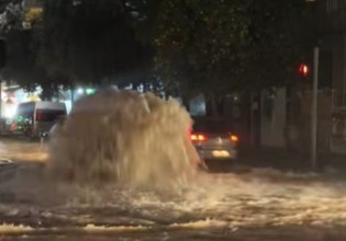 Κακοκαιρία Byron: Τεράστιοι πίδακες νερού μες στη μέση κεντρικού δρόμου της Καλλιθέας μετά από 40 λεπτά βροχής