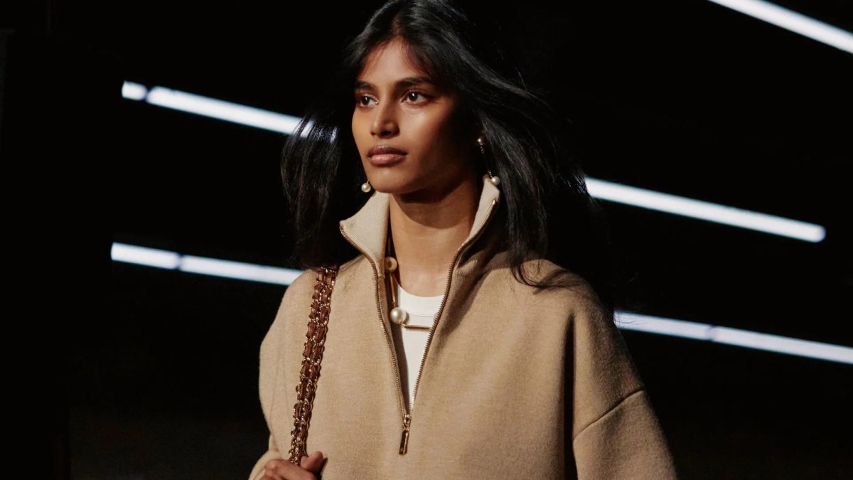 Όλοι μιλούν για την Bhavitha Mandava – Το μοντέλο από την Ινδία που άνοιξε την επίδειξη μόδας της Chanel