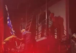 Χίος: Διάσωση μητέρας και γιου από το φλεγόμενο σπίτι τους