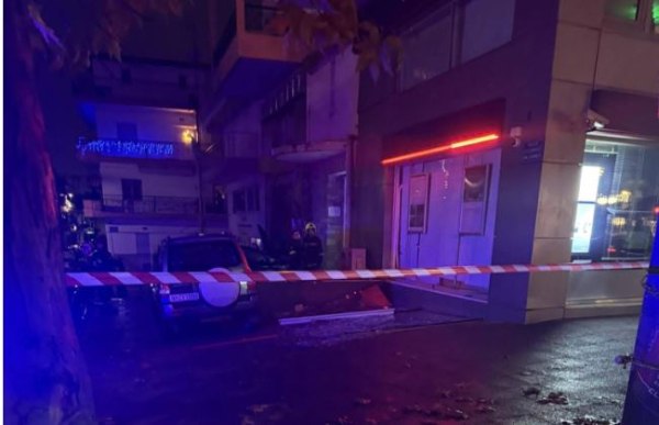 Θεσσαλονίκη: Ισχυρή έκρηξη σε τράπεζα στον Εύοσμο – Πανικοβλήθηκαν οι κάτοικοι [Φωτογραφίες και βίντεο]