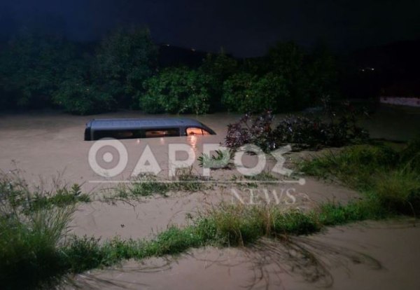 Κακοκαιρία Byron: Υπερχείλισε ποταμός – Κινδύνευσαν τουρίστες και κάτοικοι στη Φοινικούντα