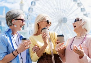 Οικονομία: Ξεχάστε την Gen Z και τους millenials – Στους «Silver Spenders» το «κλειδί»