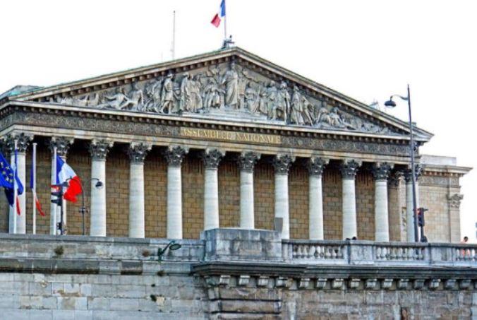 Ρέθυμνο: Μεγάλη φωτιά σε εμπορικό κατάστημα