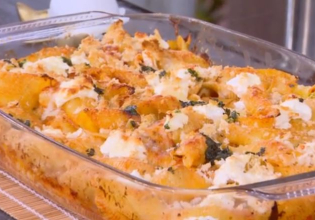 Συνταγή: Ζυμαρικά φούρνου με μοτσαρέλα, ρικότα και ντομάτα