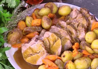 Συνταγή: Ψητό χοιρινό στο φούρνο με μέλι και πατάτες